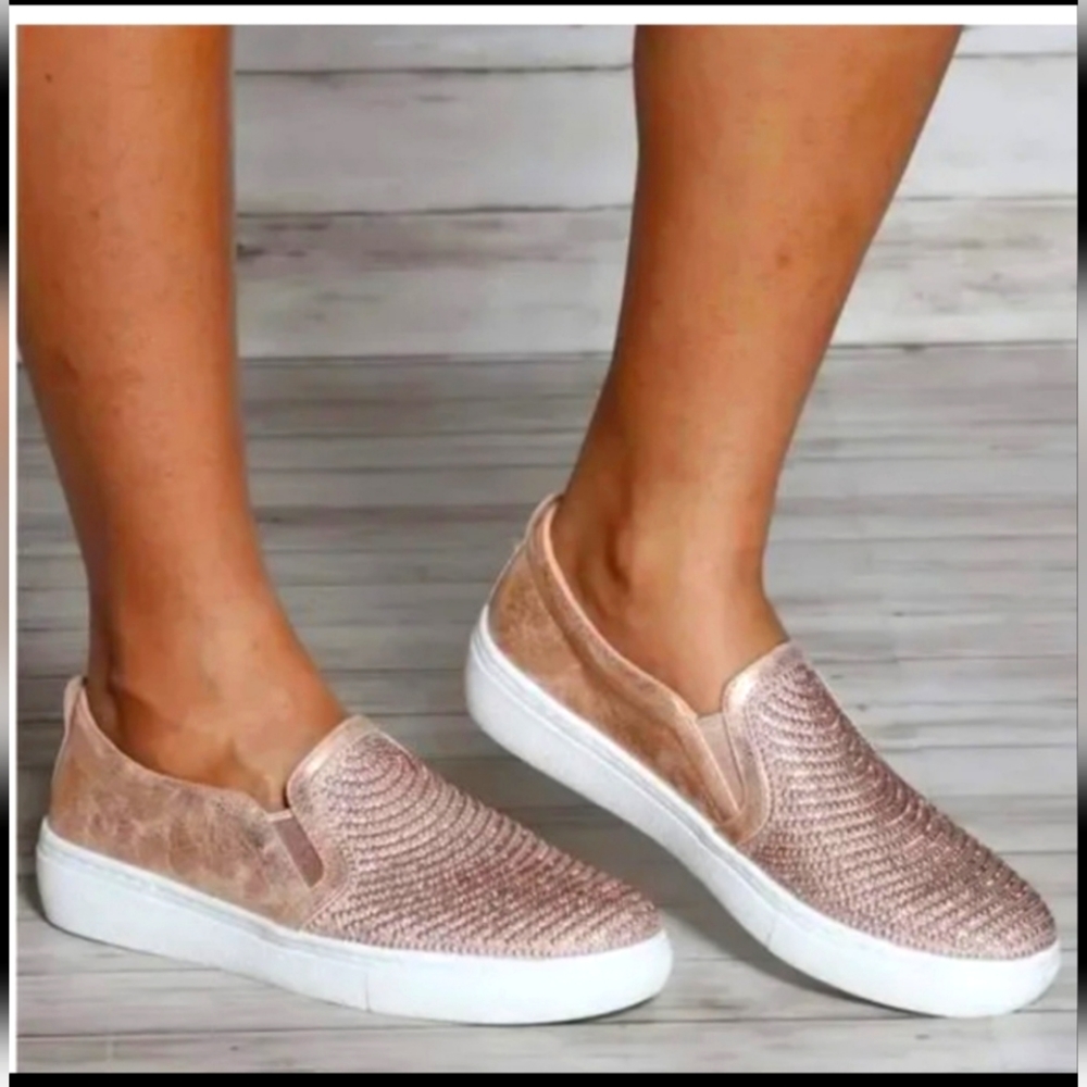 Skechers sparkly pearl slightly used women's shoes size 6 - Picture 1 of 5